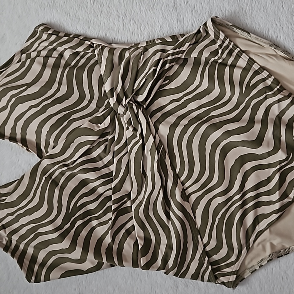 *NWT* Andie The Capri One Piece Swimsuit - Picture 7 of 13